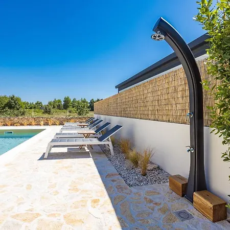 Iris Villa Cabrunici